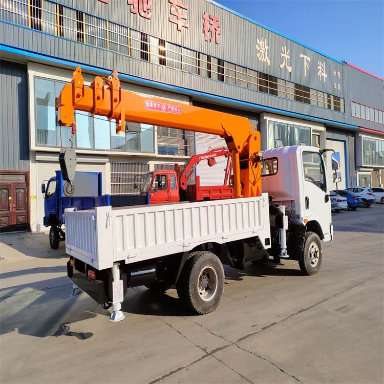 延庆区三轮随车吊定制 农用改装机自备吊中瑞长期出售